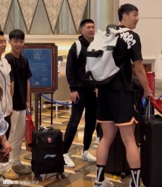 伊人久久大香线蕉综合影